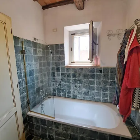 In Fortilizio Xi Secolo Immerso Nel 라폴라노테르메